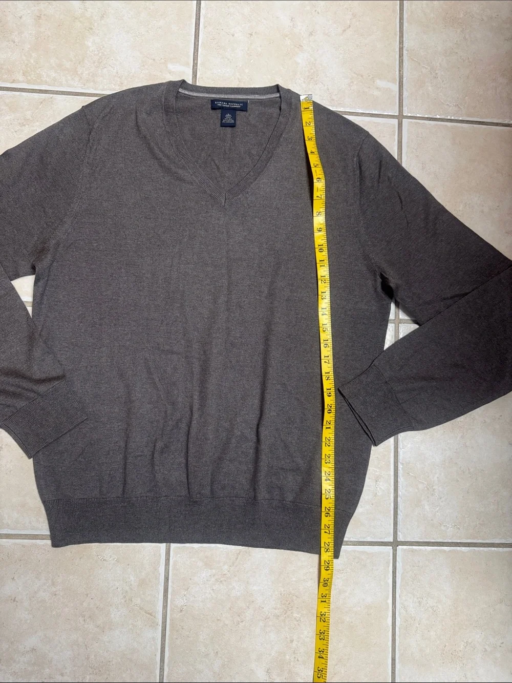Banana Republic Men’s V-Neck Cotton-Silk-Cashmere Sweater in Dark Brown